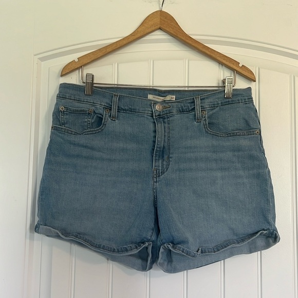 Levi’s mid length Jean Shorts Size 32 - Picture 1 of 5